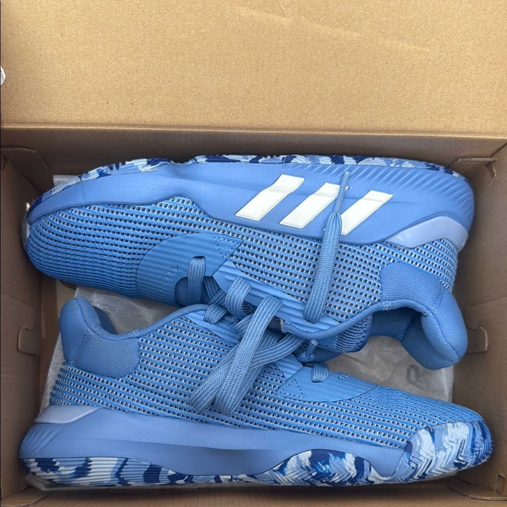 Adidas Adidas Pro Bounce 2019 Low Basketball Shoe. Light Blue size 6.5